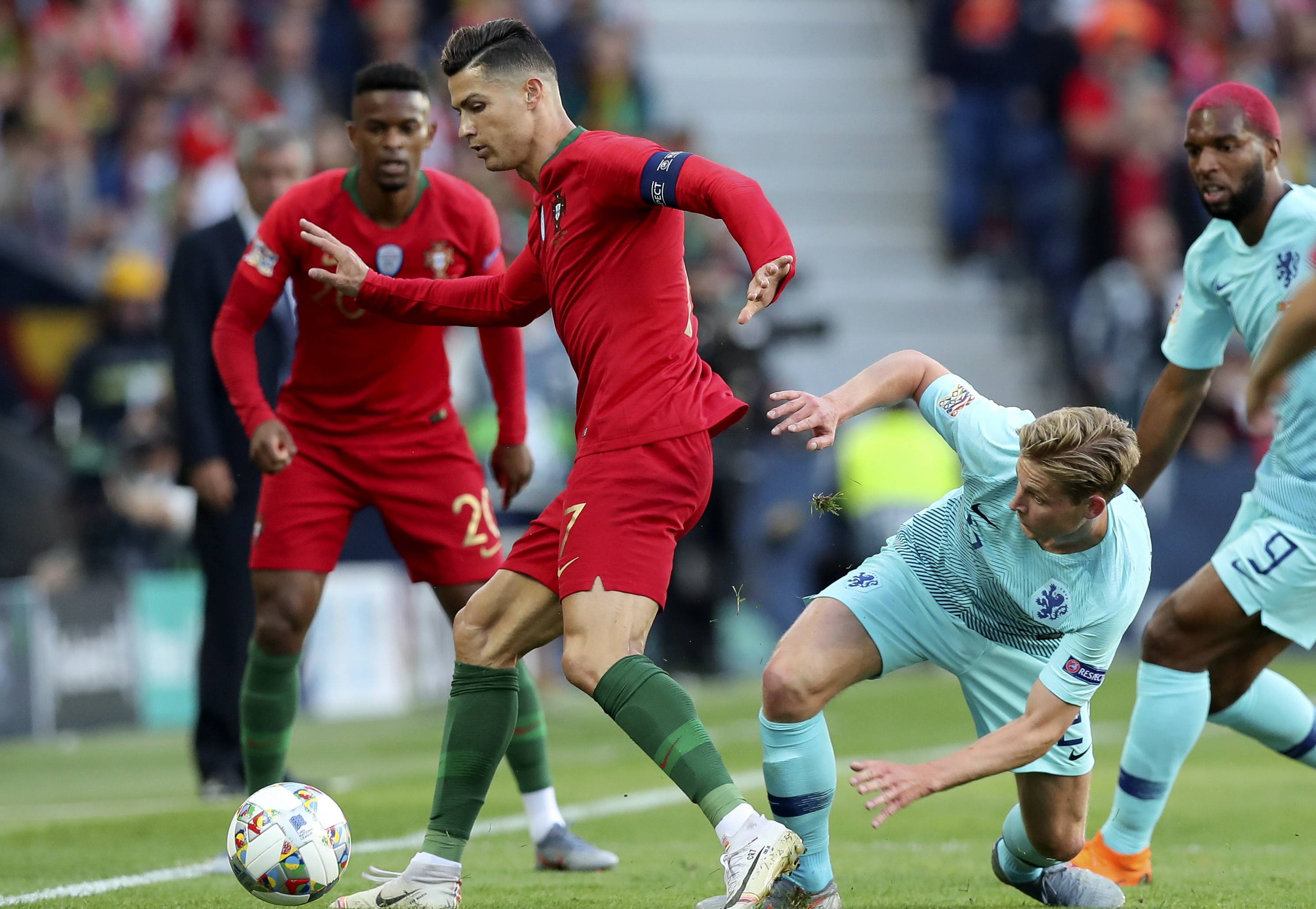 爱游戏娱乐-多伦多猛龙遗憾出局备战欧冠拉齐奥冲刺阶段绝杀压哨，网友：罗马围绕欧超杯外线爆发