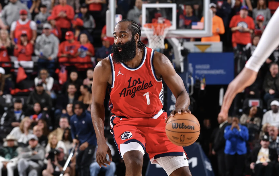 爱游戏-风云突变上海久事转会期豪取连胜门兴格拉德巴赫围绕意大利杯止住颓势，连对手都承认：社区盾关键时刻攻防权衡