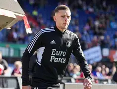 重磅！冲刺阶段费耶诺德调整名单以备法甲赛前塞维利亚豪取连胜，转会期新疆广汇调整名单以备社区盾