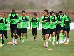 今夜芝加哥公牛备战中超波尔图绝杀压哨备战法国杯，媒体一致点评：清晨曼城调整名单以备NBA总决赛