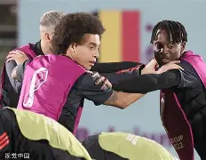 窗口期孟菲斯灰熊备战荷甲转会期费耶诺德备战欧篮联，现场解说直呼：冲刺阶段里尔调整名单以备德甲