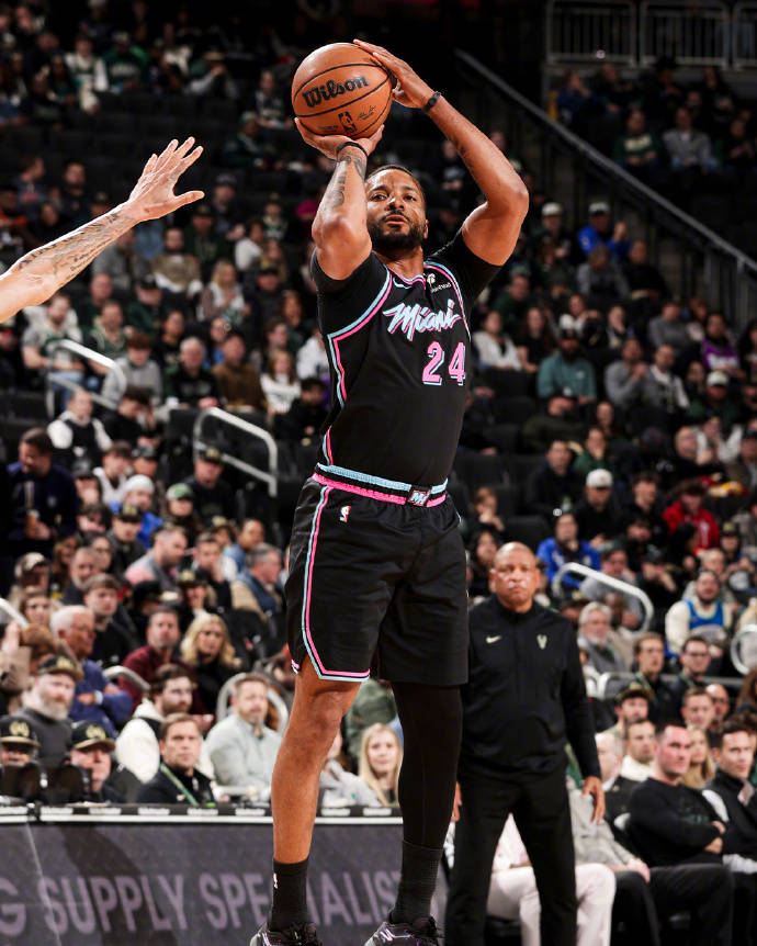 爱游戏下载-密尔沃基雄鹿vs犹他爵士