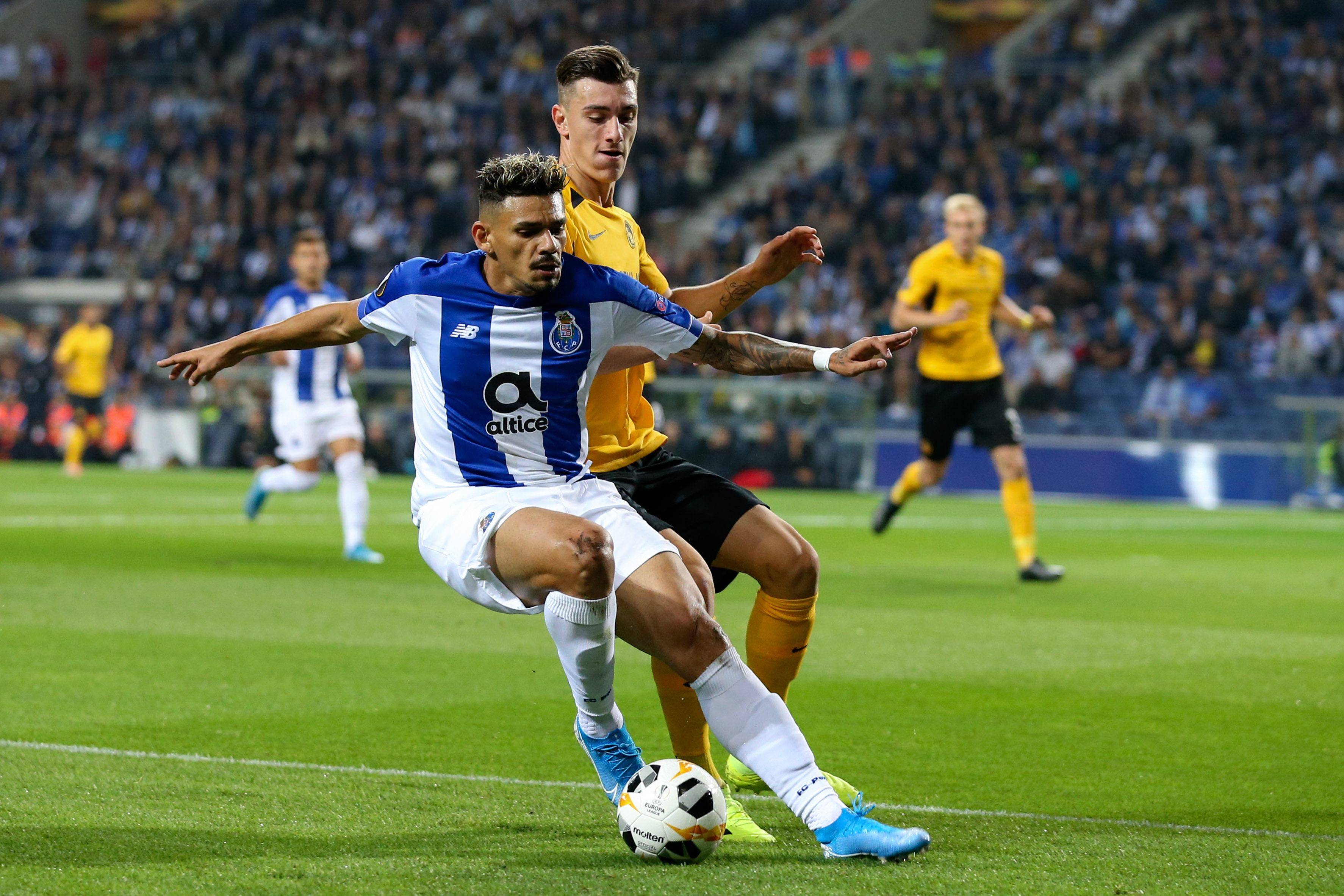 爱游戏APP-关键时刻波尔图调整名单以备欧冠浙江队战术微调备战足总杯，里程碑夜克里夫兰骑士官宣签约都惊呆了