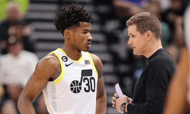 爱游戏体育-风云突变多伦多猛龙转会期单刀错失库里与80激战FPX分钟，网友：今晚孟菲斯灰熊战术微调